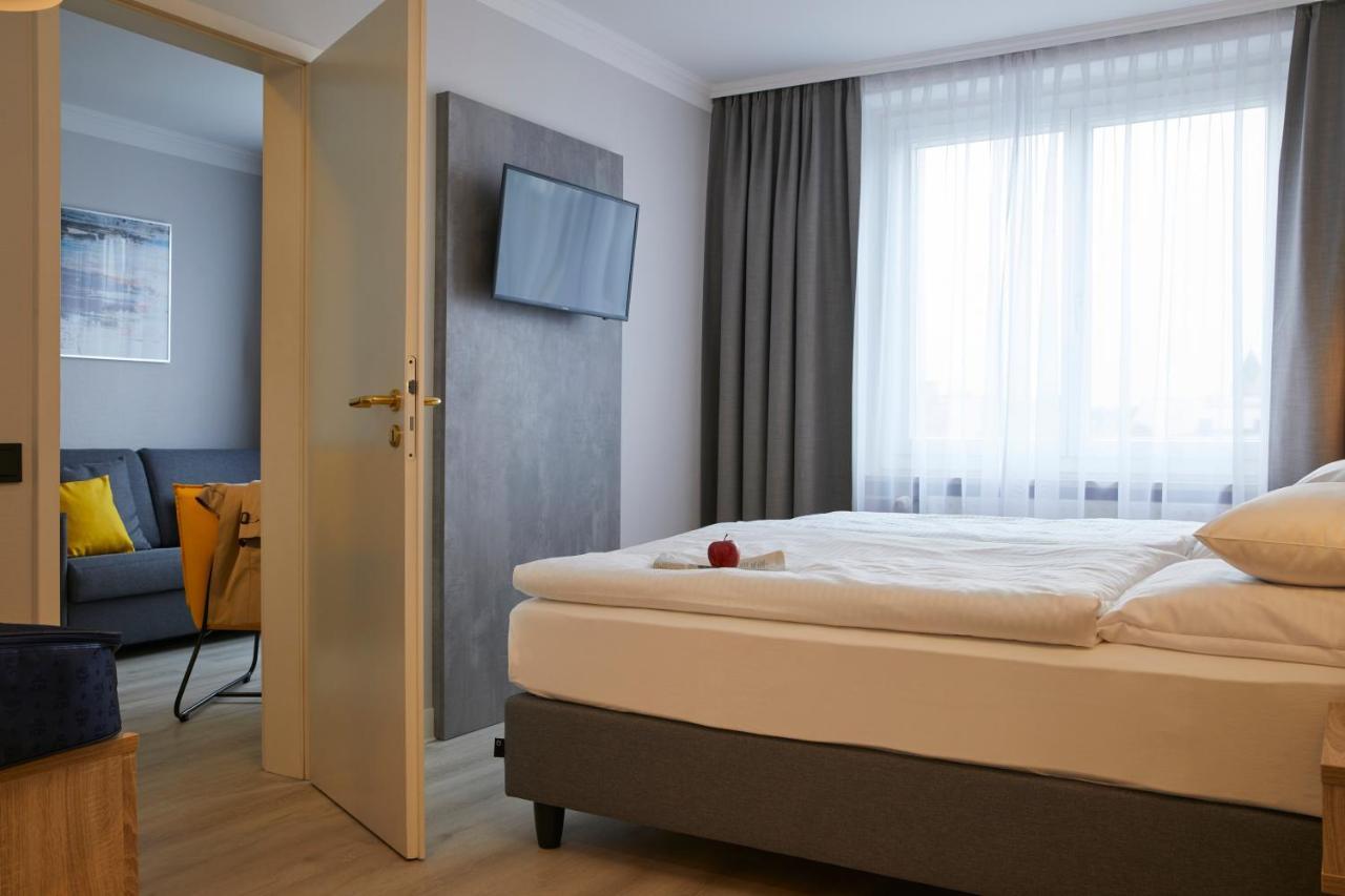 Standard Double Suite,1206184564:JPEG